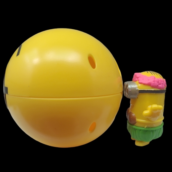 NEW 2019 McDONALDS HAPPY MEAL TOY MINIONS RISE OF GRU HAWAIIAN HULA DANCER - Picture 4 of 11